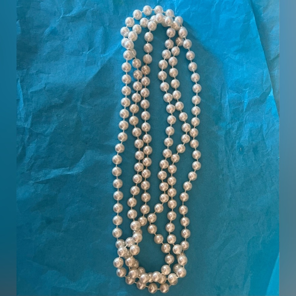 Vintage appx. 60” necklace single strand of faux pearls. No clasp.